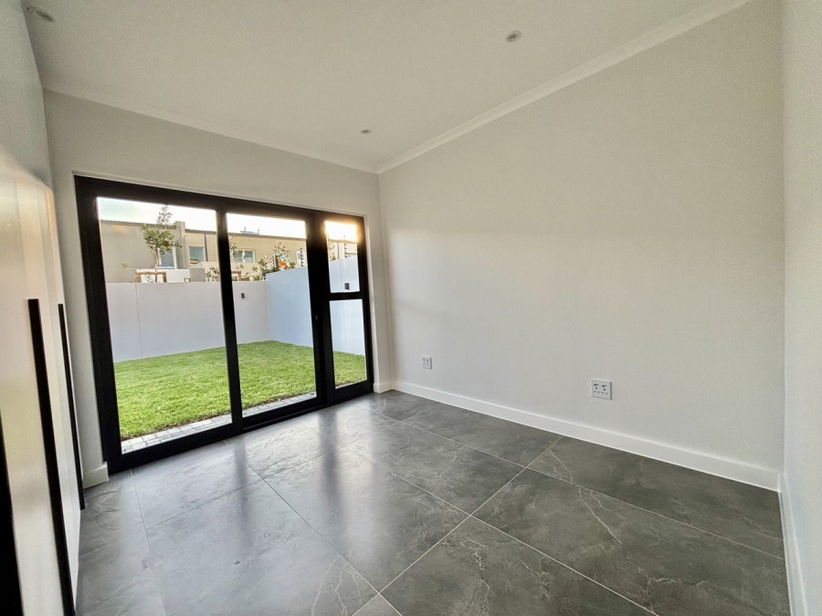 To Let 4 Bedroom Property for Rent in Sandown Western Cape